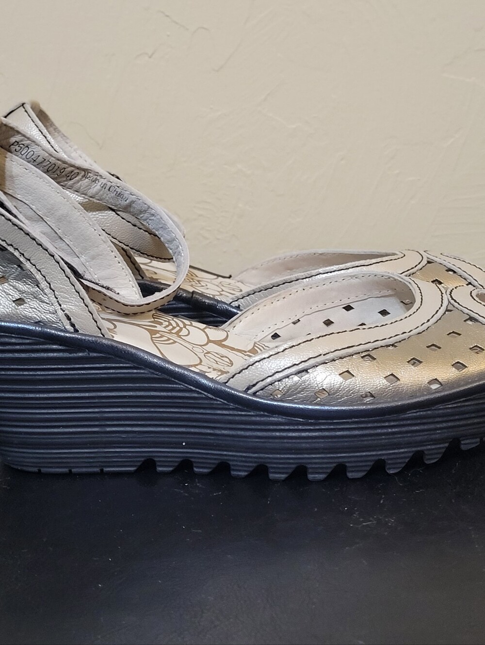 FLY LONDON Ydel Perf metallic wedge sandals 40 - Picture 2 of 5